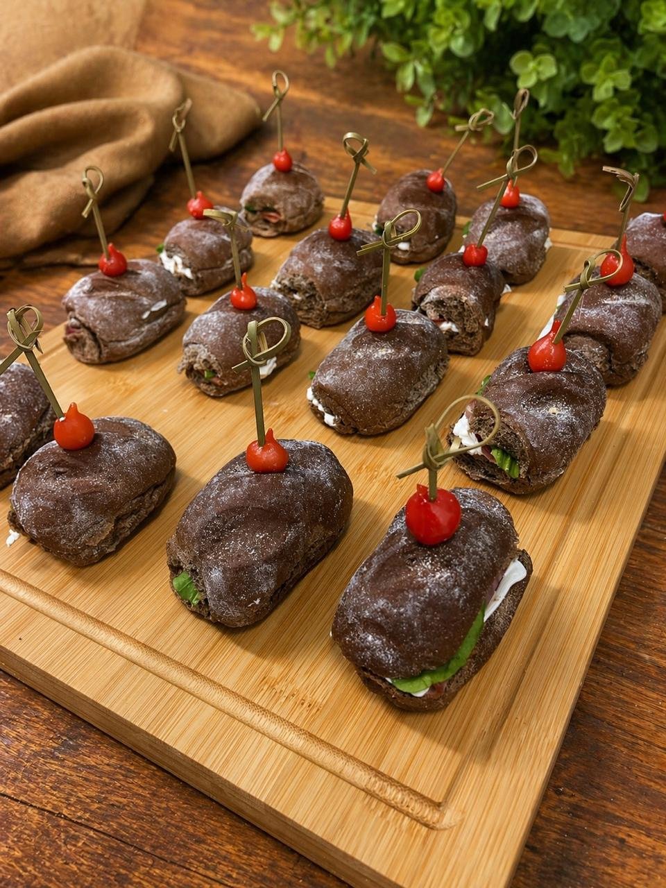 Buffet de eventos com finger food e decoração elegante